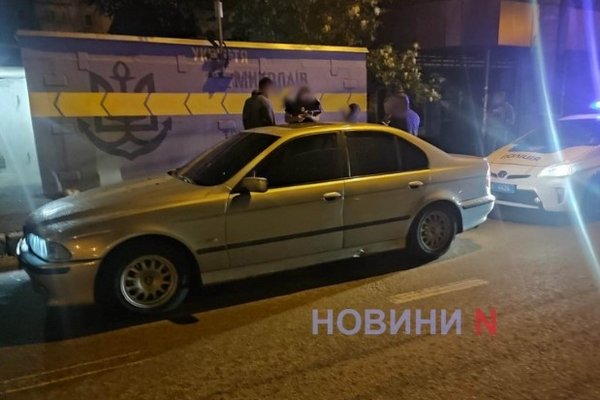 В центре Николаева полиция остановила «БМВ»: водитель пьян, его спутница везла наркотики