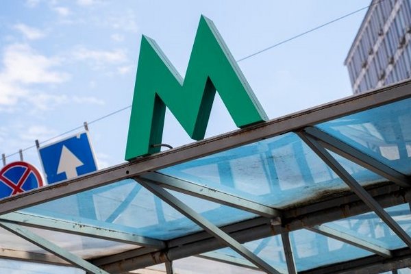 В Киеве девушка прыгнула под поезд метро