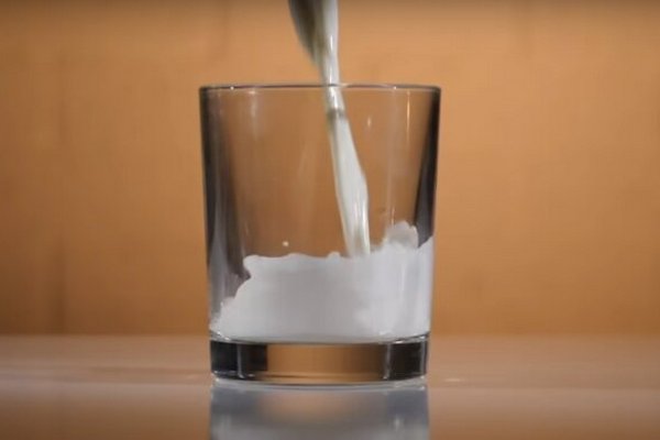 В молоко добавляют стиральный порошок: украинцы узнали про уловки производителей с жирностью
