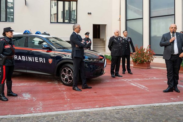 У гибридного кроссовера Alfa Romeo Tonale появилась полицейская версия