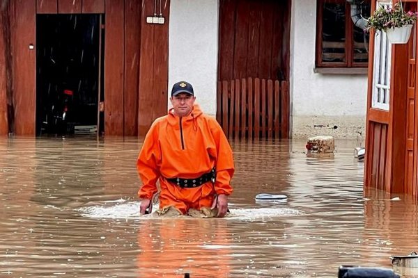 На Прикарпатье из-за ливня подтопило села: проводится эвакуация