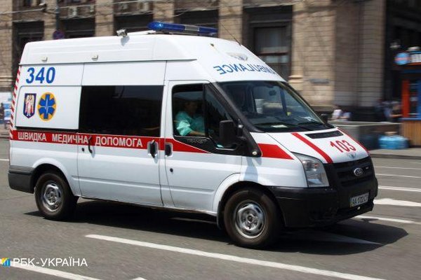 Под Киевом ребенок выпал из окна многоэтажки