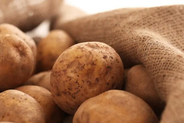 Где нельзя хранить картошку зимой: полезные советы