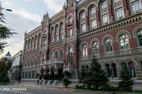 Банки Украины будут продавать доллары онлайн: как купить и какой максимум