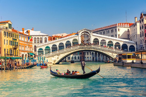 Ограничение потока туристов в «сезоны»: Венеция вводит плату за въезд с 2024 года