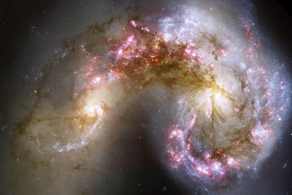 На самом деле Млечный Путь искривлен: астрономы нашли этому причину