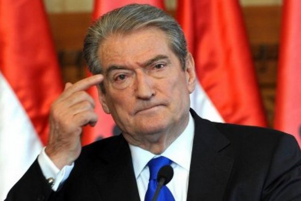Экс-премьеру Албании выдвинули обвинения в коррупции и отмывании денег