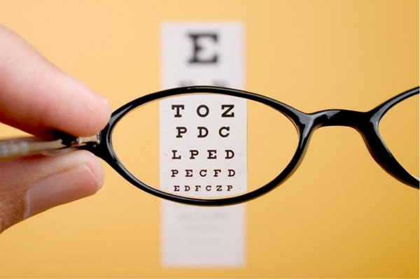 Вибір окулярів для корекції зору: чому варто довірити це завдання проф