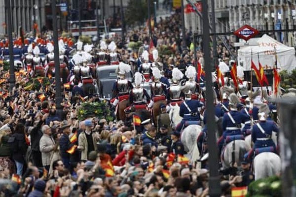 Наследница престола Испании торжественно присягнула на конституции