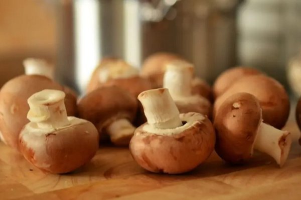 В прохладе и темноте: храним маринованные грибы правильно