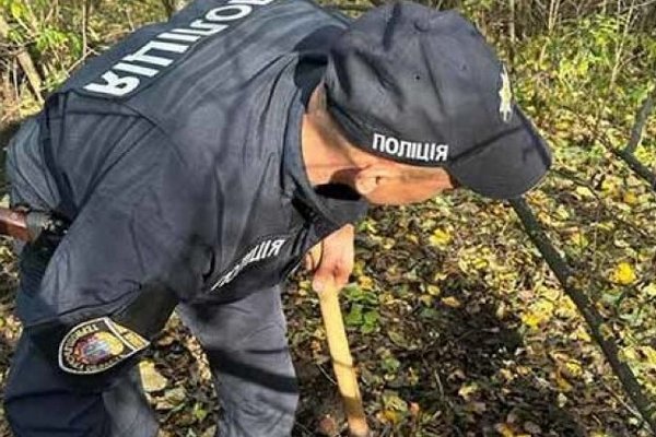 В Тернопольской области полиция перекопала женщине участок, ища 