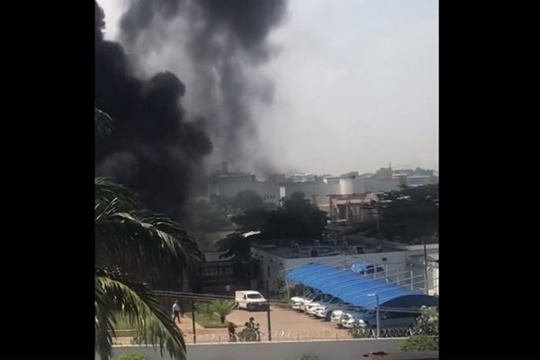 На территории посольства Канады в Нигерии произошел взрыв, есть погибшие