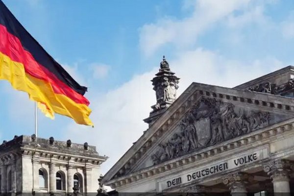 Чтобы снизить привлекательность государства: Германия сократит выплаты для всех беженцев