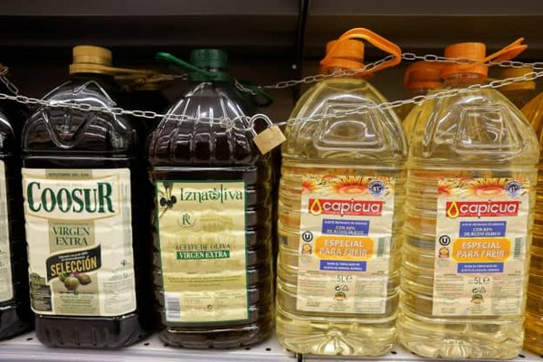 Супермаркеты в Испании страдают от краж оливкового масла, которое резко подорожало