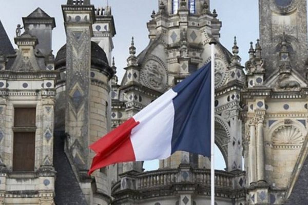 Франция высылает двух дипломатов Азербайджана в ответ на аналогичный шаг