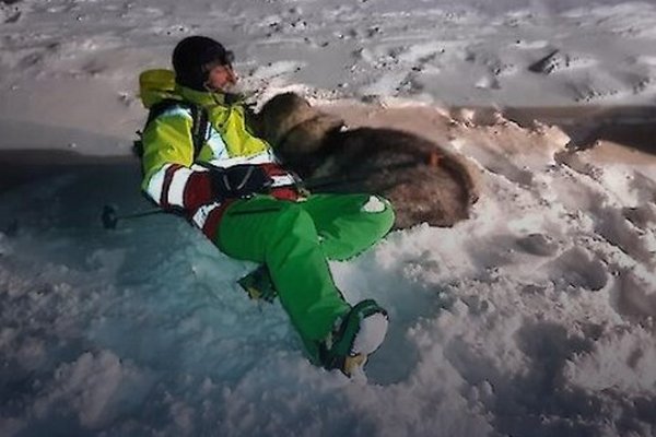 Горные спасатели нашли заблудившихся лыжников на Закарпатье