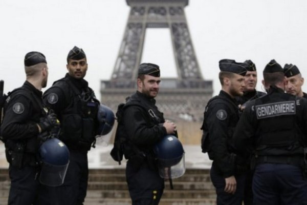 Французские правоохранители угрожают сорвать работу аэропортов во время Олимпиады, если не получат премий