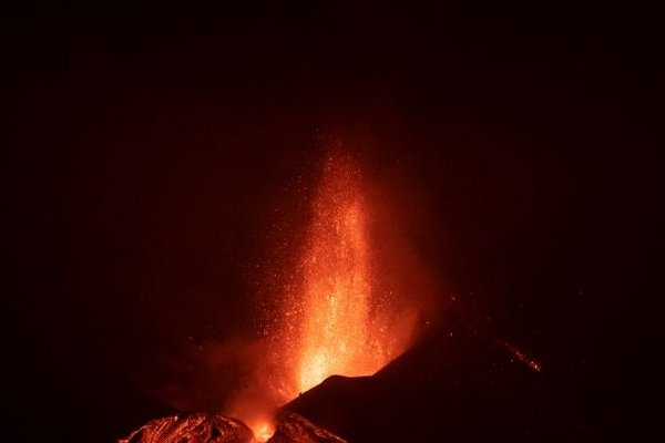 В Японии началось извержение вулкана Отаке