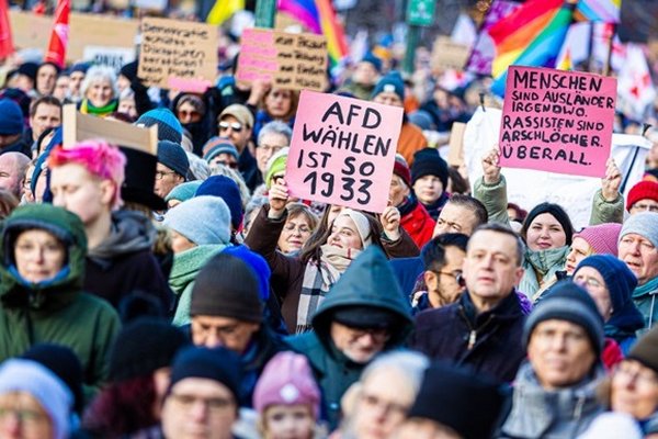 В Германии после протестов упал рейтинг ультраправой партии