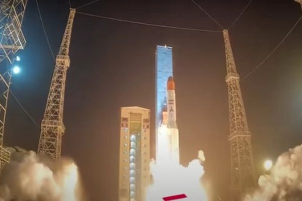 Иран запустил в космос три спутника