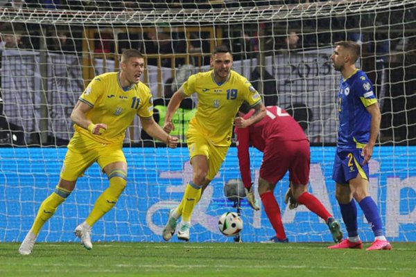 Барселона нацелилась на форварда сборной Украины