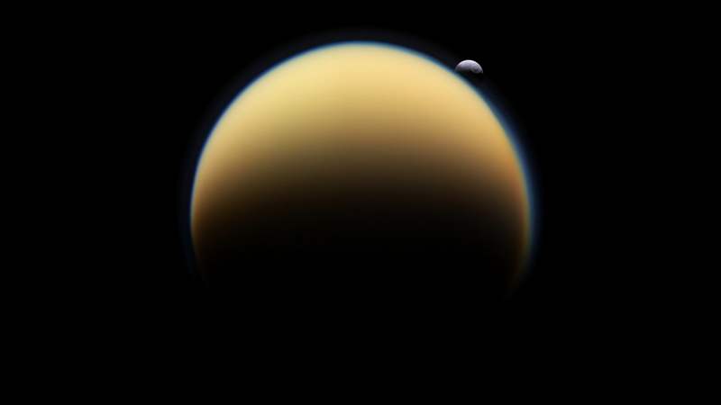 На Титане ученые обнаружили моря с пузырями