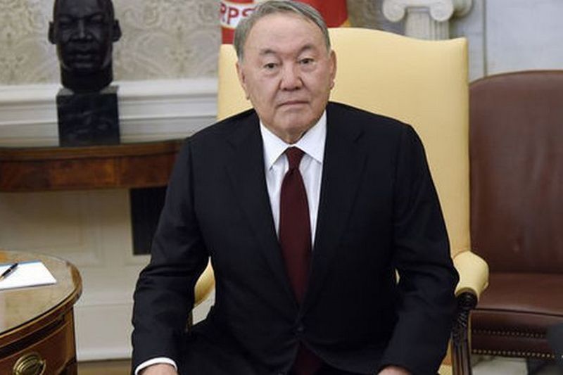 Казахским министрам запретили русский на работе