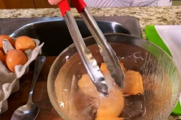 Как варить яйца, чтобы снять скорлупу за пять секунд: интересные советы