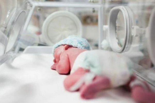 Рекорд Днепропетровщины: медики выходили новорожденного весом всего 470 г
