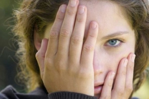 10 признаков, которые, по мнению психологов, указывают на заниженную самооценку женщины