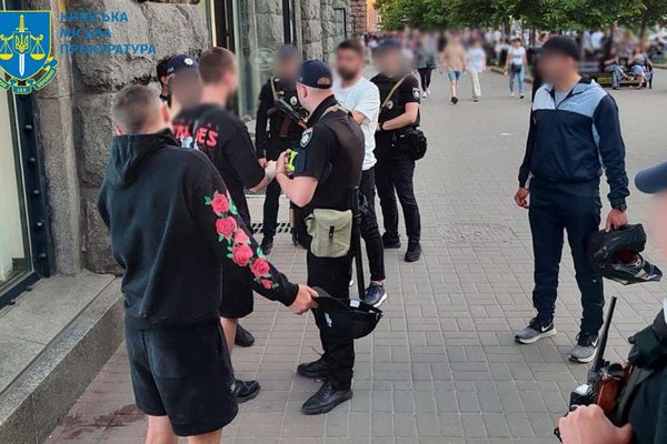 Участники драки на Крещатике на День Киева попали под суд