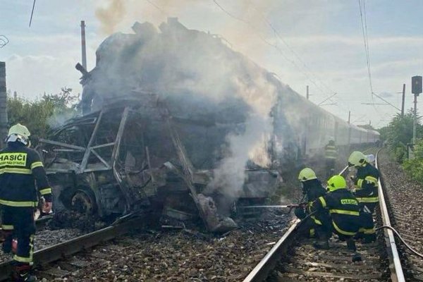 В Словакии поезд столкнулся с автобусом: шестеро погибших