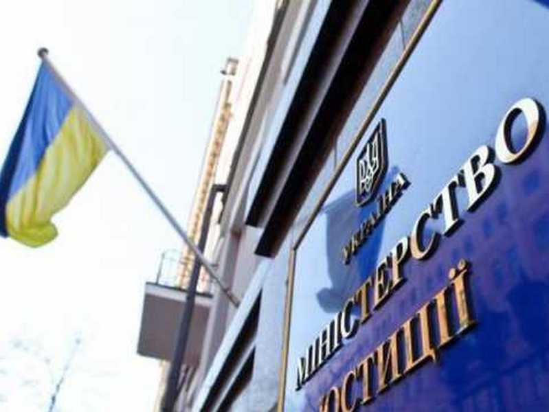 В Украине готовятся автоматически блокировать счета должников