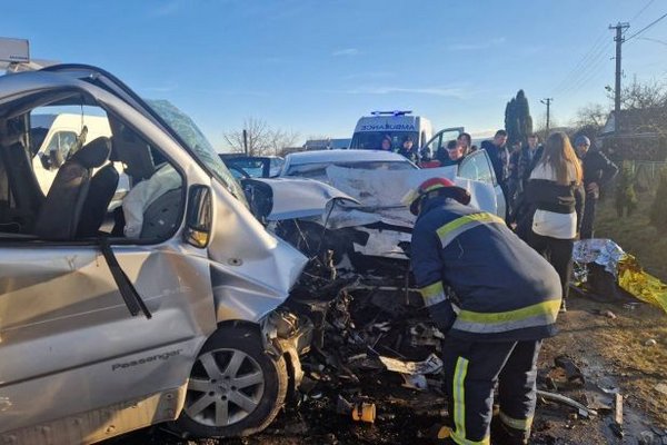 На Прикарпатье в ДТП с маршруткой пострадали 13 человек, среди них ребенок