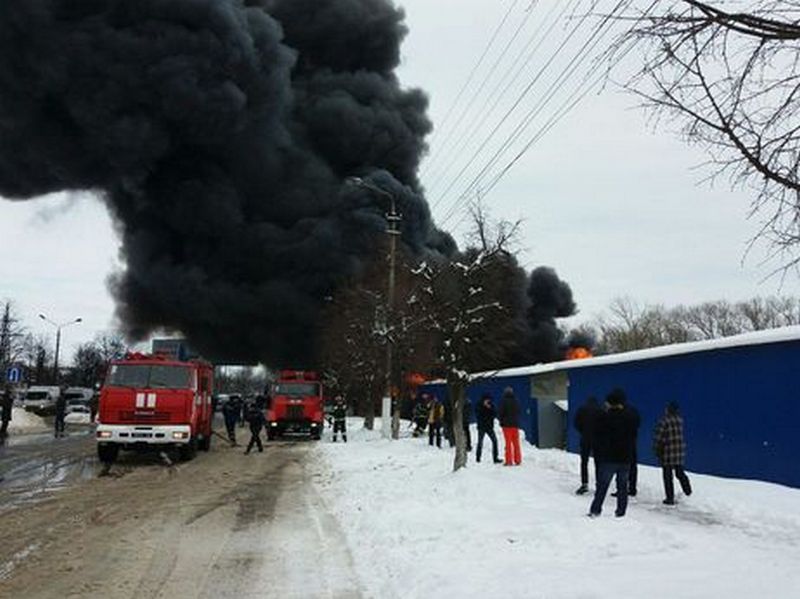 В Черновцах тушили пожар на крупнейшем в Украине рынке
