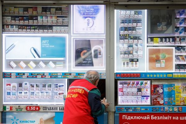 Цены на сигареты в Украине: годовой скачок на 25 гривен