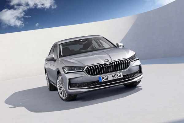 Новый Skoda Superb: эталон семейного автомобиля стал еще лучше