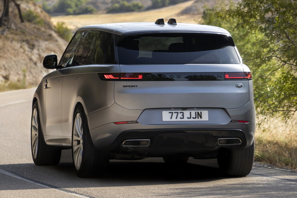 Jaguar Land Rover под давлением: сотни сотрудников в Британии потеряют работу