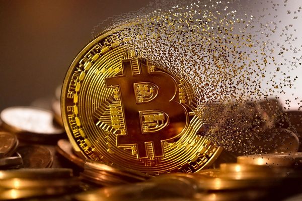 Интерес США к Bitcoin снижается: почему цена криптовалюты упала