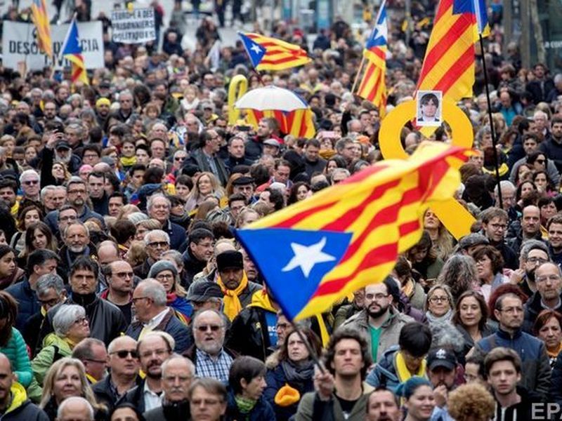 В Каталонии созывают митинги в знак протеста против ареста Пучдемона