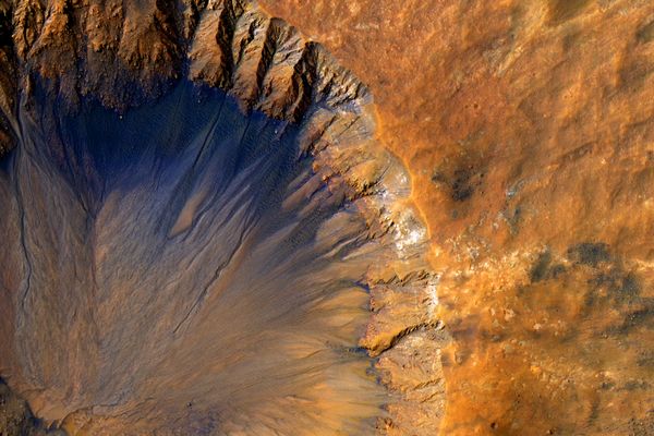 Гомогенная нуклеация: как вода создает облака на Марсе без пыли