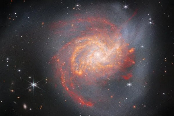 AB Aurigae b: Газовый гигант растет на глазах! Зарождение планеты зафиксировано VLT