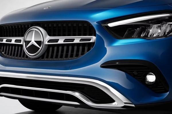 Mercedes GLA 2027: гибридный кроссовер с оптикой-звездой замечен на дорогах