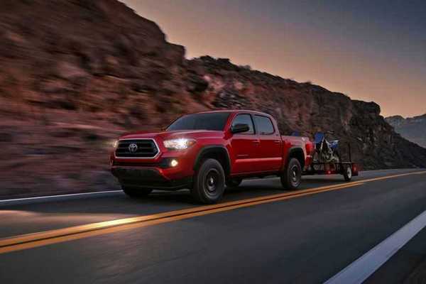 Зеленый экран вместо обзора: Toyota отзывает Tundra и Sequoia из-за сбоя задней камеры