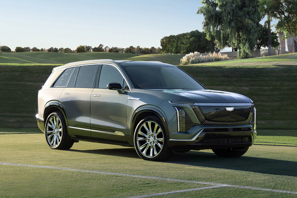 Электрический бум Cadillac: Рост продаж EV на 154% и успех новых моделей