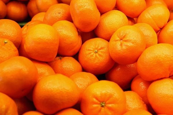 Импорт гарантирует доступность: Откуда везут мандарины, чтобы удержать низкие цены