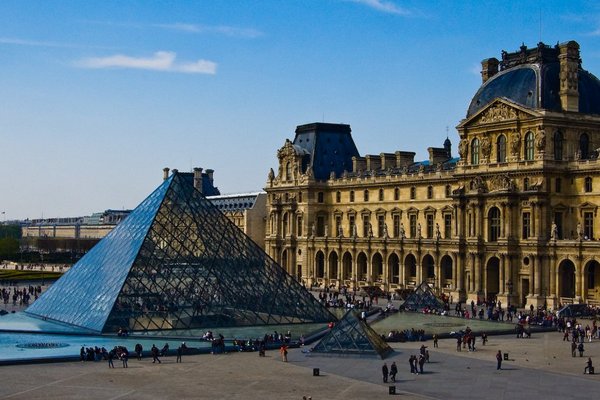 Утрата для науки: почему повреждение изданий в Лувре — серьезный удар по египтологии