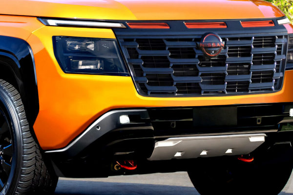 Агрессивный дизайн: представлены первые фото нового пикапа Nissan Navara
