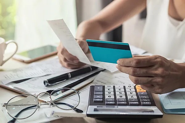 Как рассчитать сумму платежа по кредитной карте