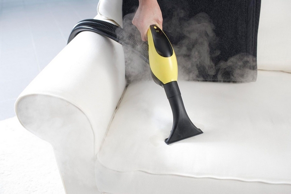 Химчистка дивана с удалением запаха: почему это задача для профессионалов